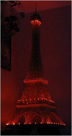 Torre Eiffel 1 002